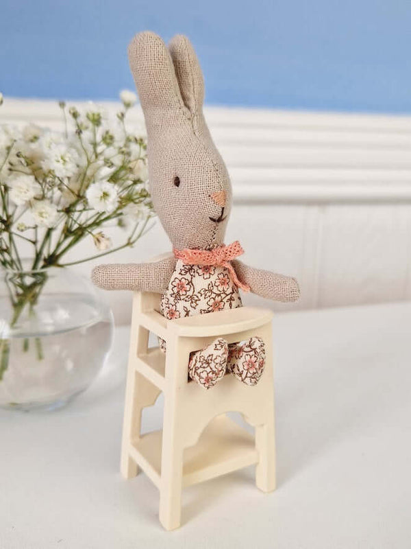 Maileg high chair in off-white with adorable rabbit doll sitting, perfect for baby mice/triplets, MY rabbits, 3 years+